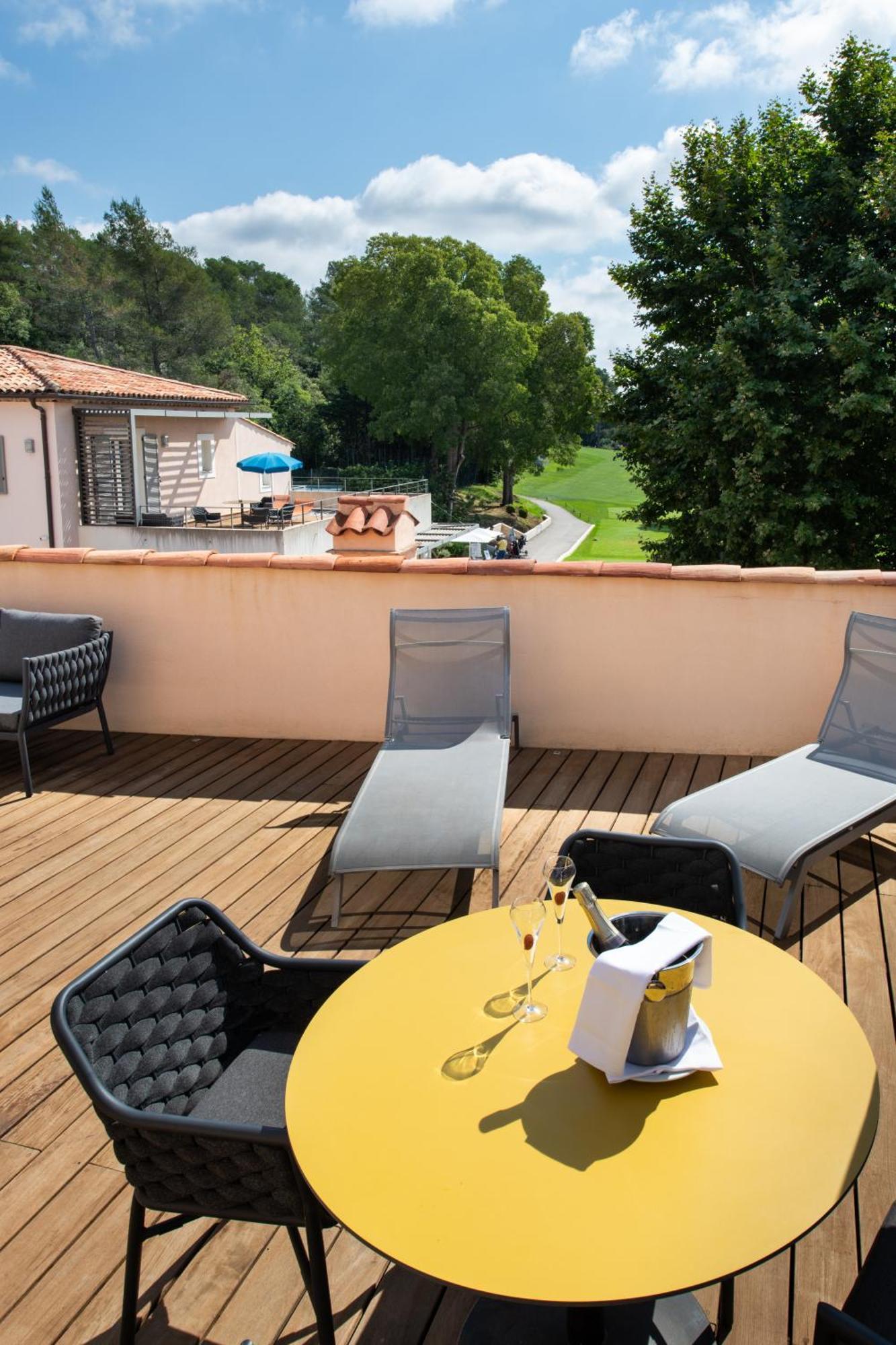 ואלבון Hotel Golf & Spa Chateau De La Begude The Originals Collection מראה חיצוני תמונה